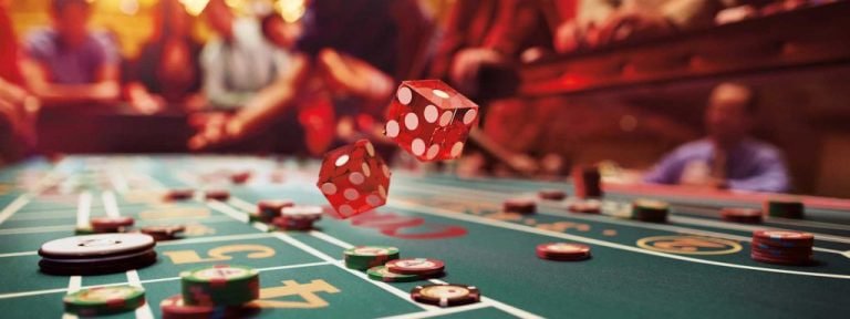 uslot VIP slot ကစားသမားများ ဆုများ ရရှိနေသော မြင်ကွင်း